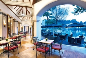 Se ofrece un desayuno bufé (100 CNY por persona)