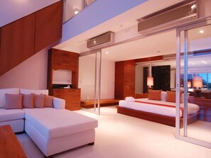 2 Bedroom Cozy Grande Suite | Coin séjour | Télévision LCD de 29 pouces avec chaînes par câble, télévision