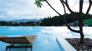 Piscine couverte, piscine extérieure