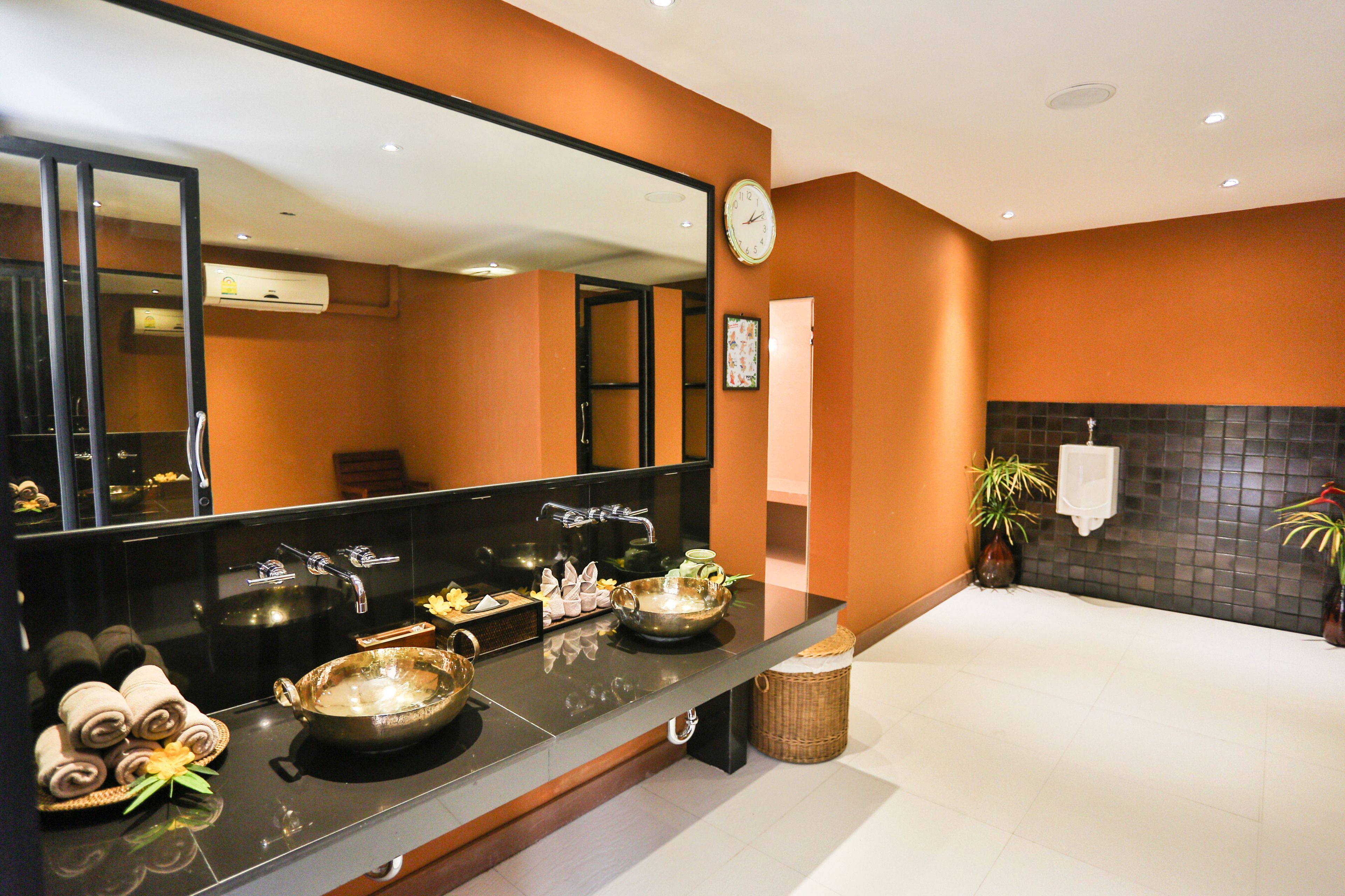 couples treatment room(s), sauna, body treatments, aromatherapy