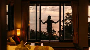 Grand Thai with Spa Bath & Private Pool | Pillowtop beds, minibar, in-room safe, desk