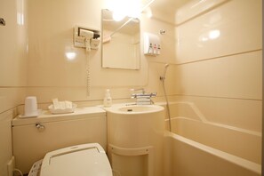 Duschwanne, kostenlose Toilettenartikel, Haartrockner, Hausschuhe