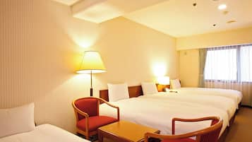 Meja kerja, tirai kedap cahaya, setrika/meja setrika, dan Wi-Fi gratis