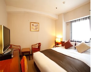 Schreibtisch, Verdunkelungsvorhänge, Bügeleisen/Bügelbrett