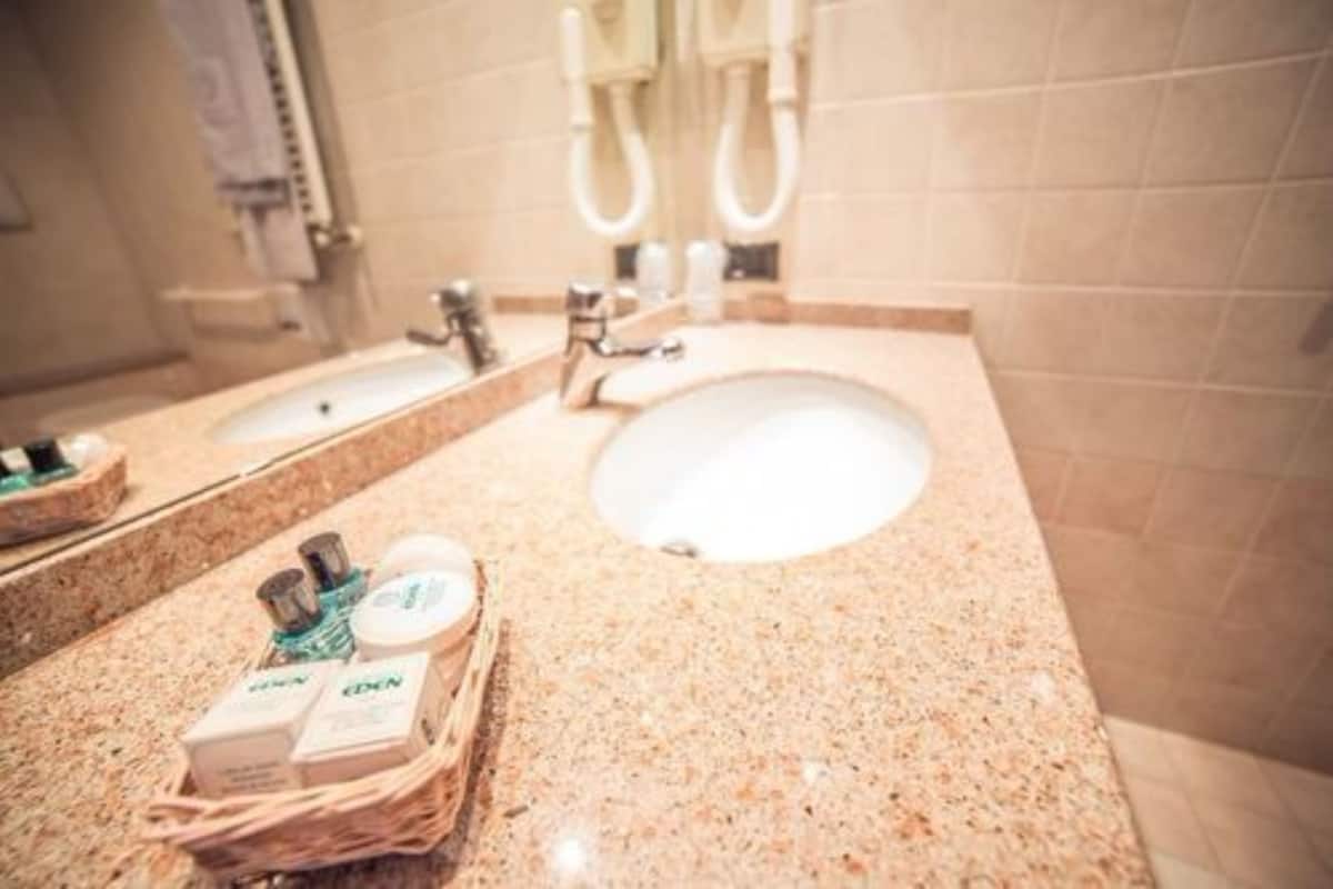 shower, rainfall showerhead, eco-friendly toiletries, hair dryer