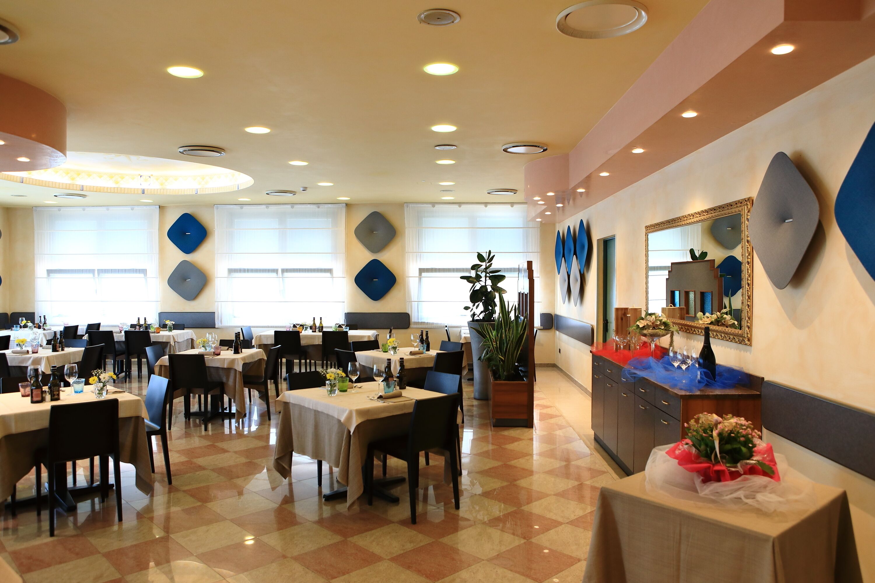 朝食、ランチ、ディナーに営業 (日本料理 / 和食)