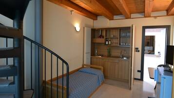 Family Room, Annex Building | Frette Italian sheets, Select Comfort beds, minibar, in-room safe