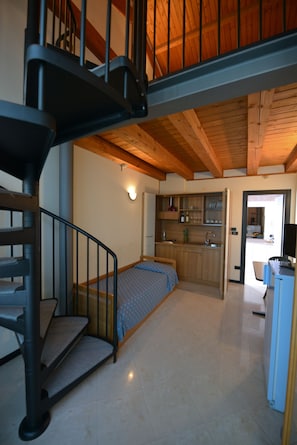 Family Room, Annex Building | Frette Italian sheets, Select Comfort beds, minibar, in-room safe