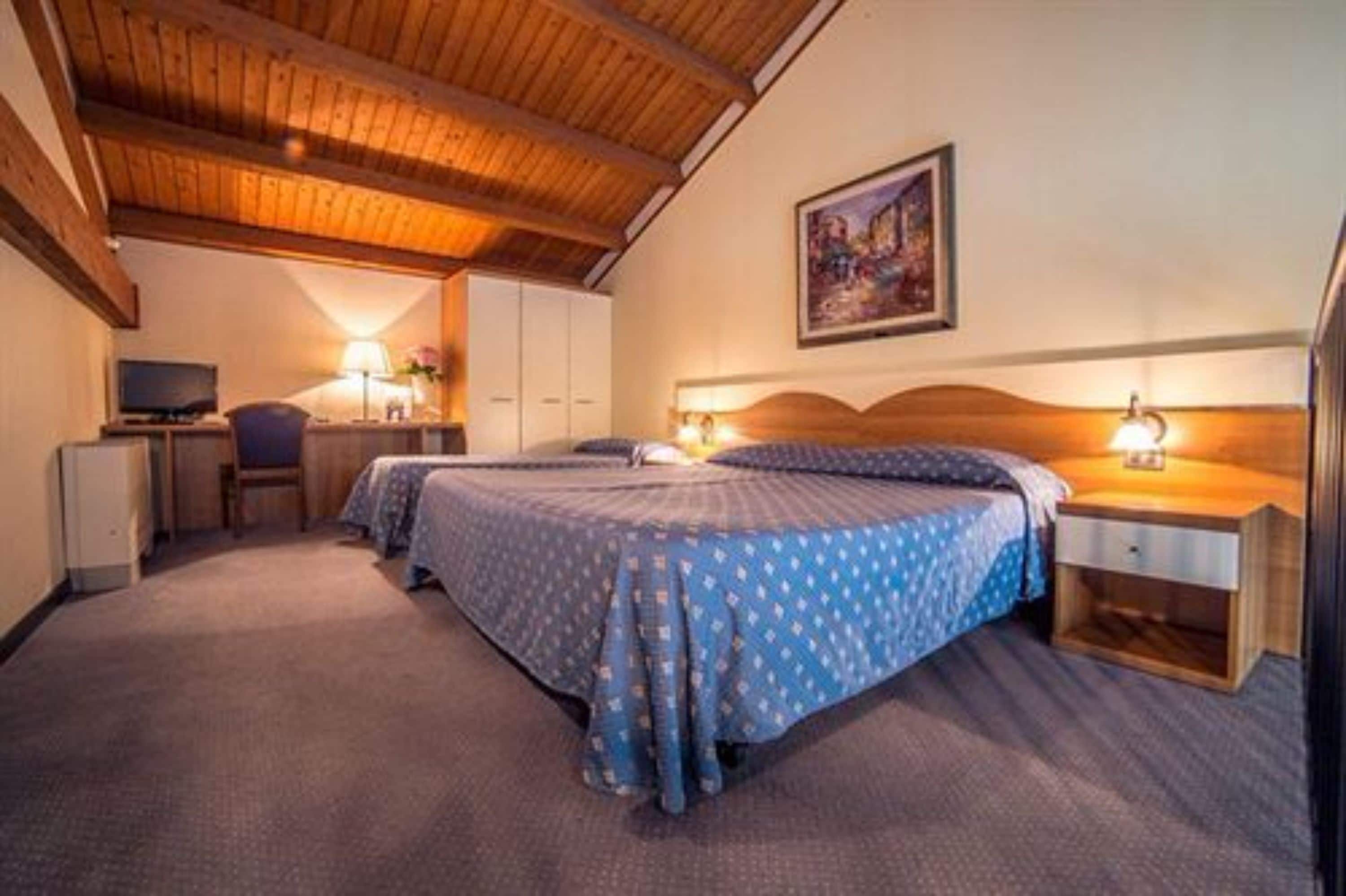 family room, annex building | frette italian sheets, select comfort beds, minibar, in-room safe