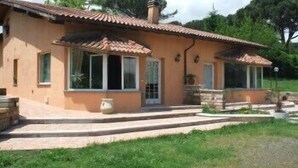 A single-story house with a tiled roof, a front porch, and a small garden area. - Maya (Zagarolo)