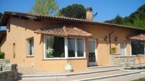 A single-story house with a tiled roof, a front porch, and a small garden area. - Maya (Zagarolo)