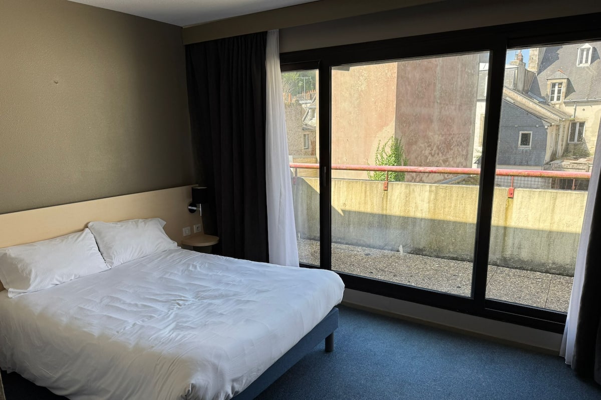 Premium bedding, individually decorated, individually furnished, desk
