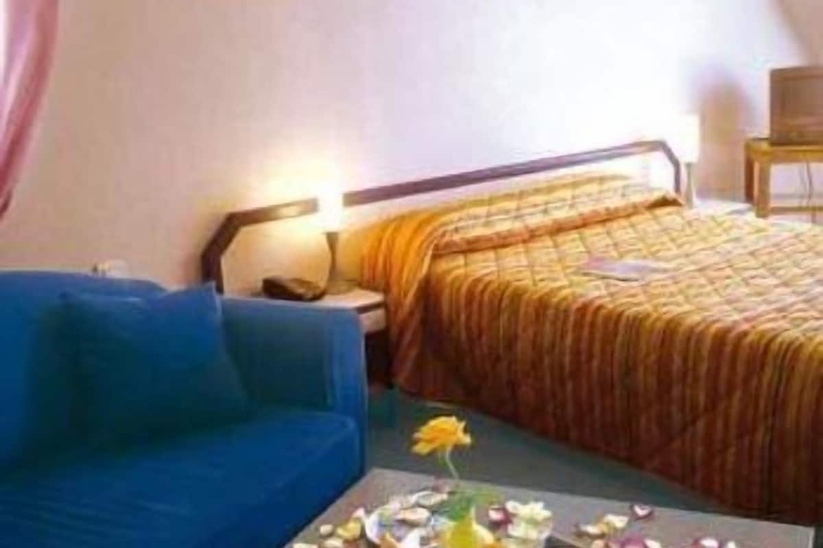 1 bedroom, premium bedding, individually decorated