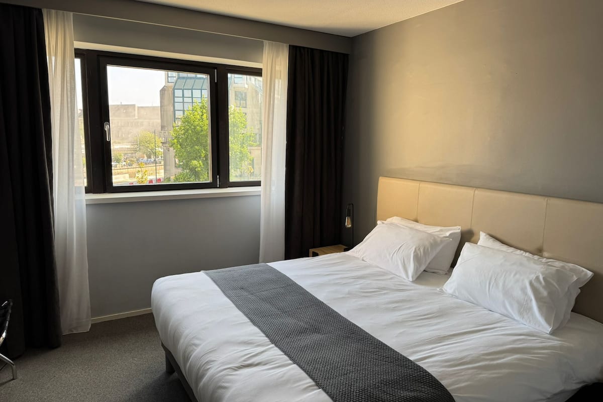 Premium bedding, individually decorated, individually furnished, desk
