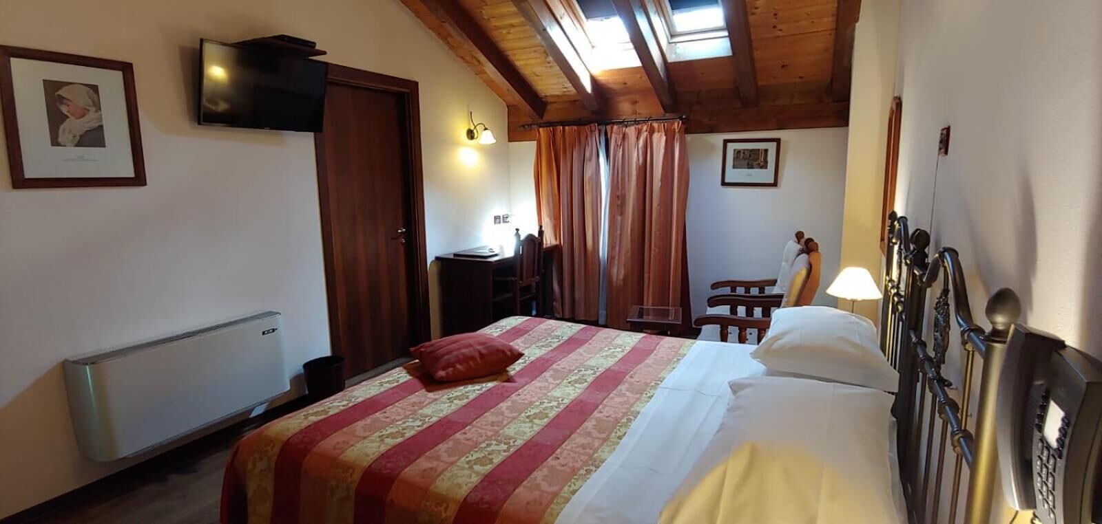 egyptian cotton sheets, minibar, in-room safe, desk