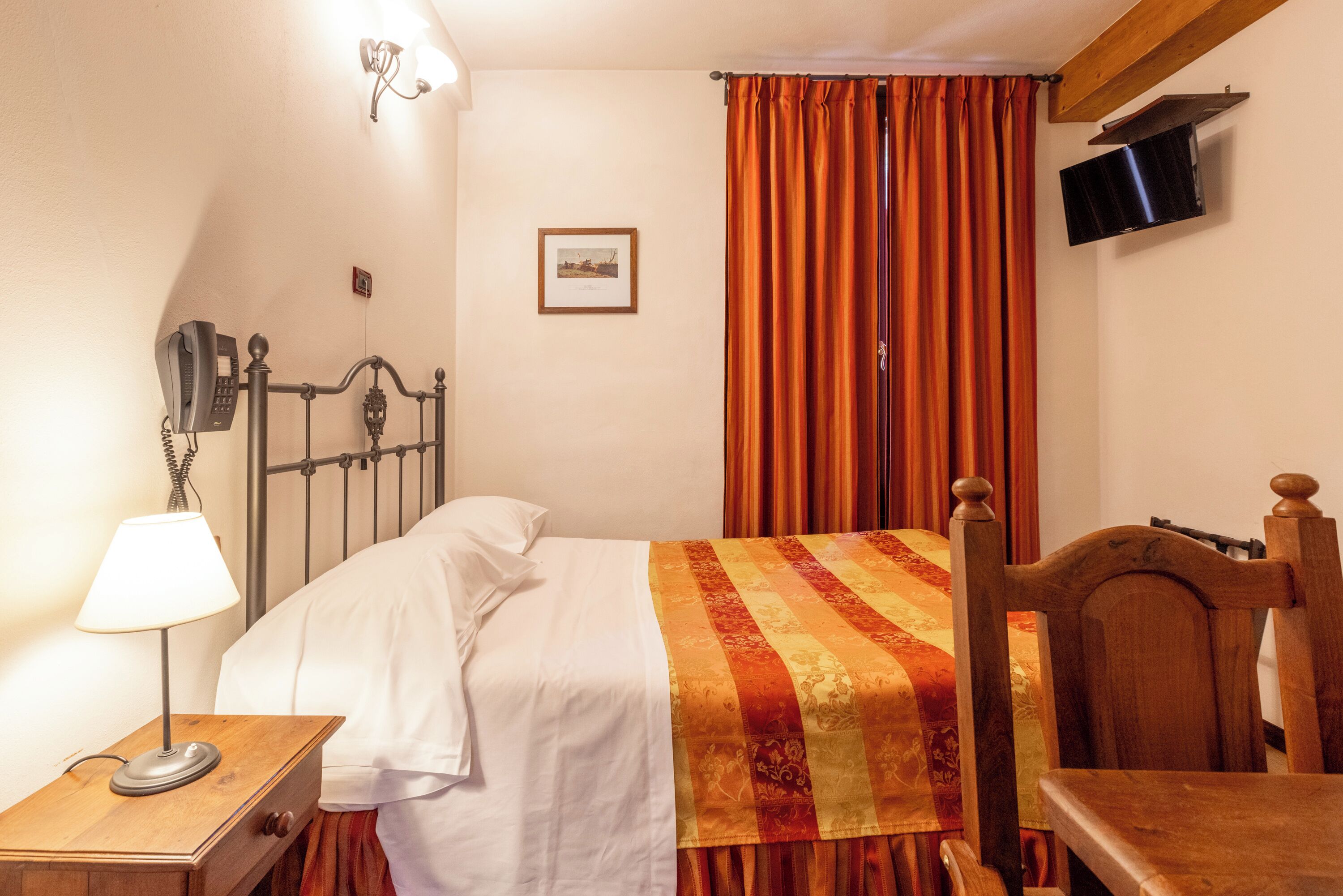 Single Room | Egyptian cotton sheets, minibar, in-room safe, desk