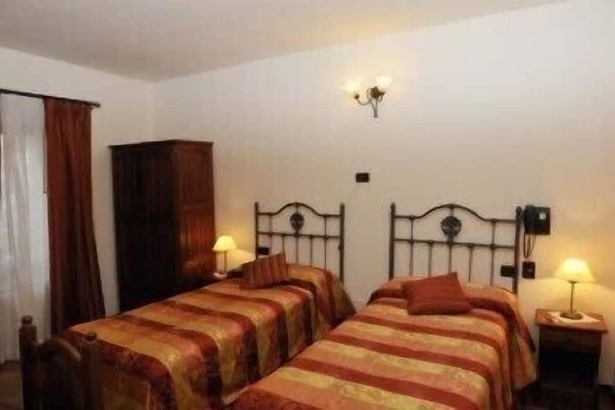 Standard Double or Twin Room | Egyptian cotton sheets, minibar, in-room safe, desk