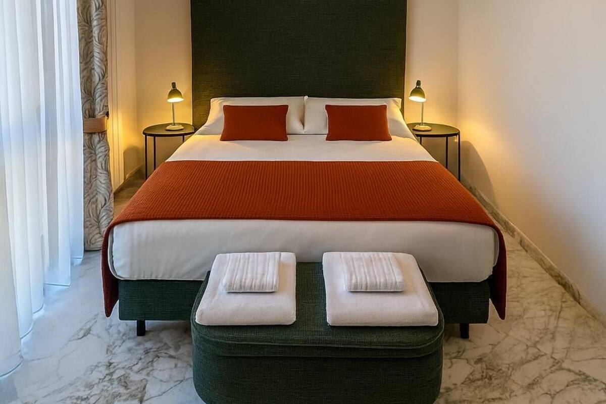 Apartment for 2 people | In-room safe, desk, soundproofing, iron/ironing board