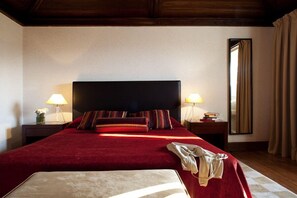 Minibar, coffres-forts dans les chambres, bureau, lits bébé (gratuits)