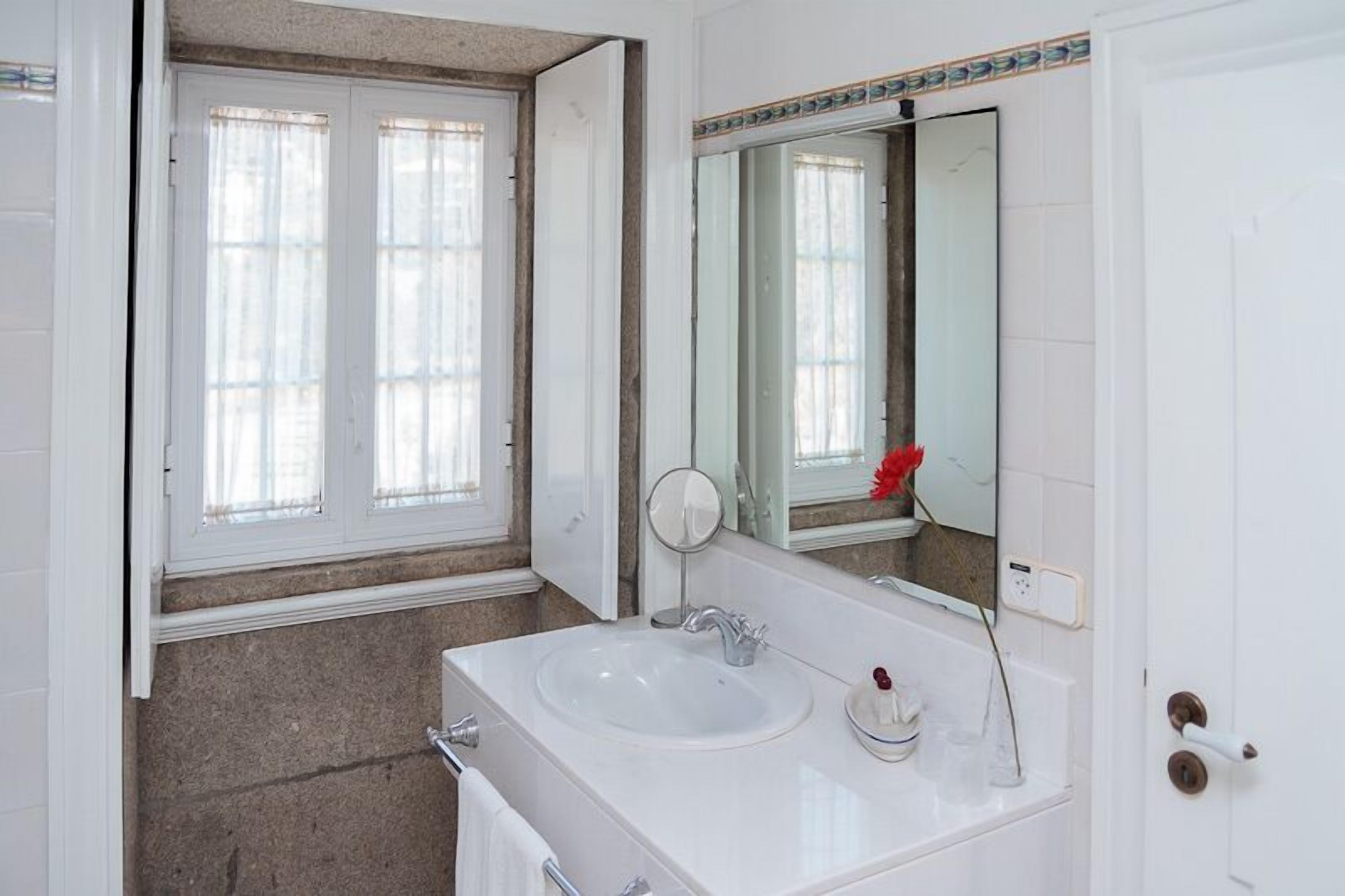 twin room, valley view (inside the presidential house) | bathroom | free toiletries, hair dryer, towels