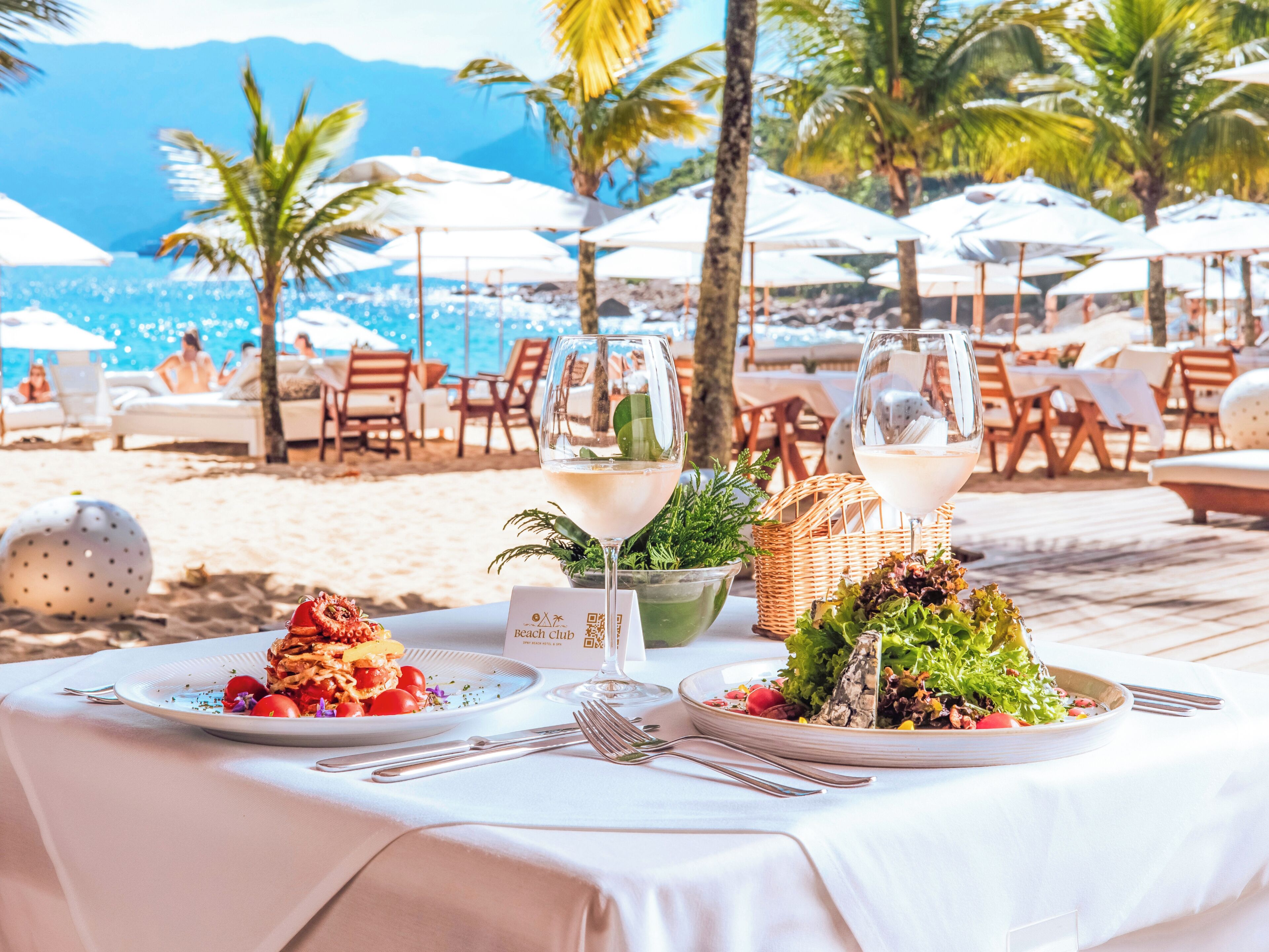 4 restaurantes; se sirve desayuno, almuerzo y cena