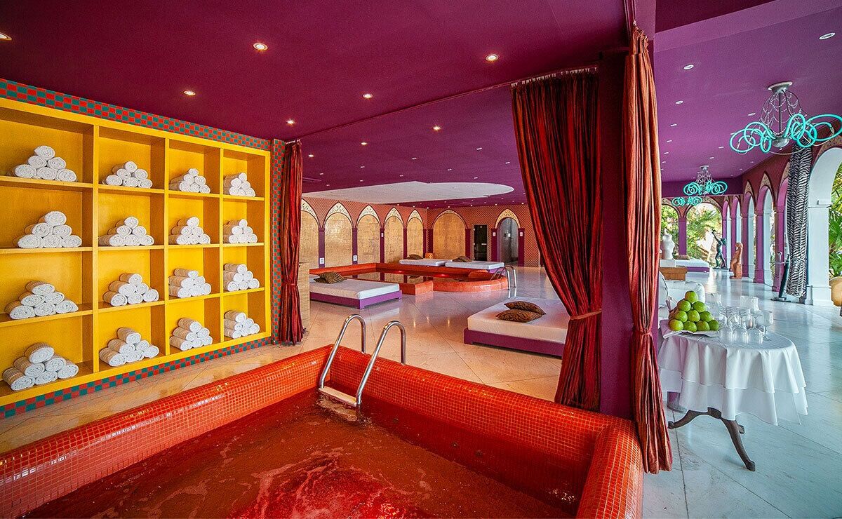 Badstue, boblebad, dampbad, kroppsbehandlinger og massasje på stranden