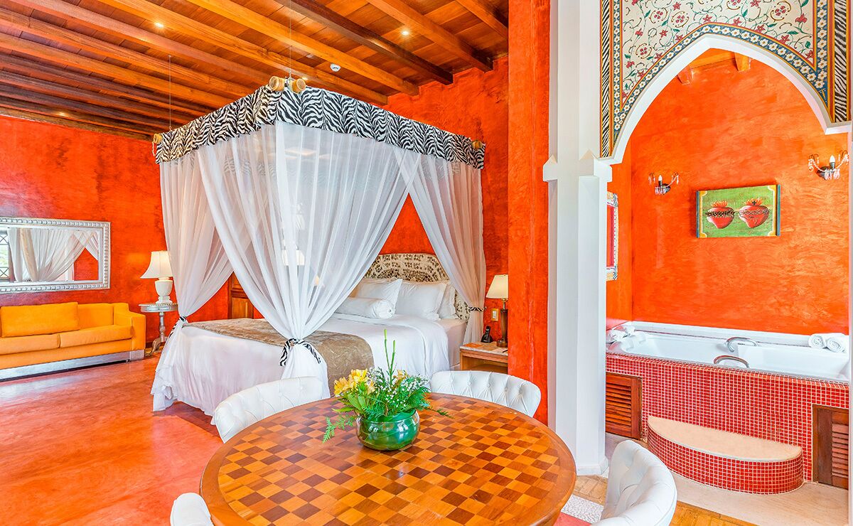 Bộ đồ giường cao cấp, chăn bông, minibar, két bảo mật tại phòng 