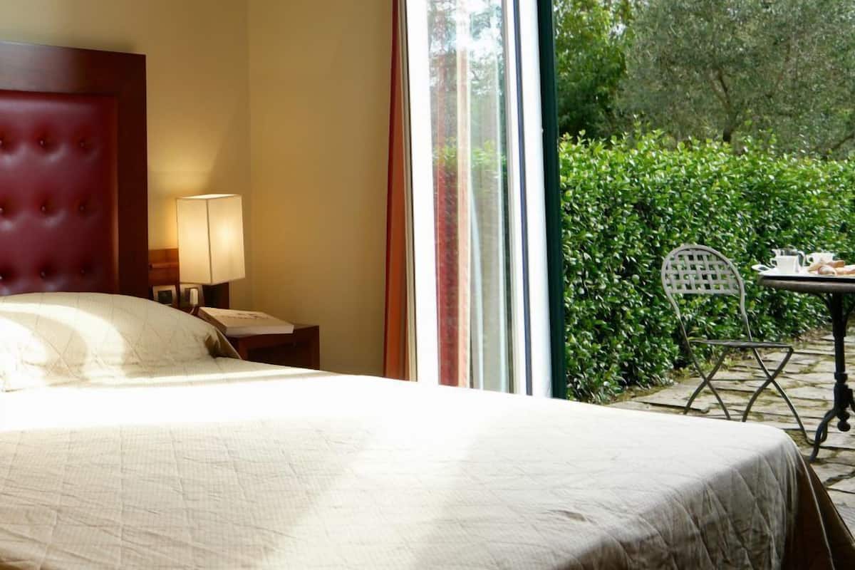classic room | 1 bedroom, hypo-allergenic bedding, down duvets, minibar