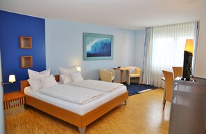 Hypo-allergenic bedding, individually decorated, individually furnished - Hotel Am Froschbächel (Bühl)