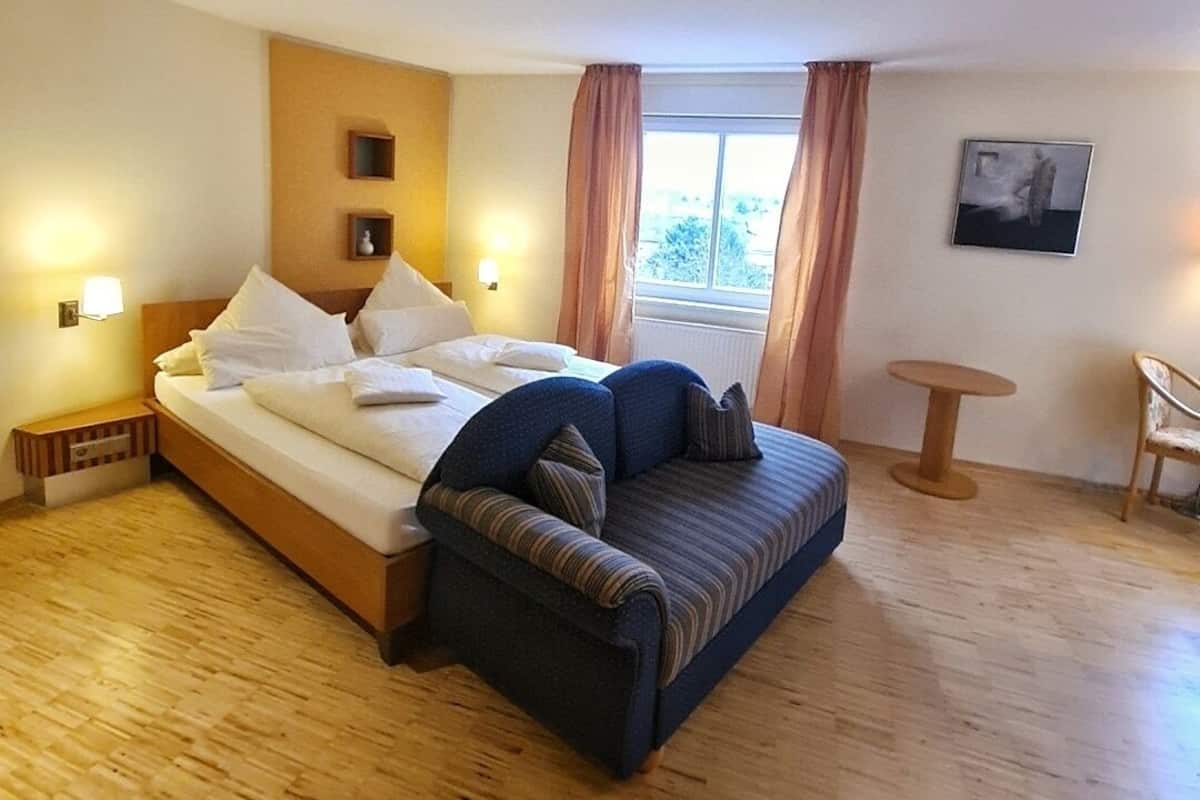 deluxe studio, 1 king bed | hypo-allergenic bedding, individually decorated, individually furnished