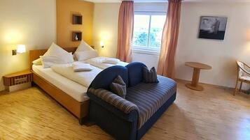 Deluxe studio, 1 kingsize bed | Hypoallergeen beddengoed, individueel gedecoreerd