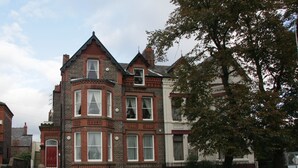 Unclassified image, 3 of 41, button - Sheil Suites (Liverpool)