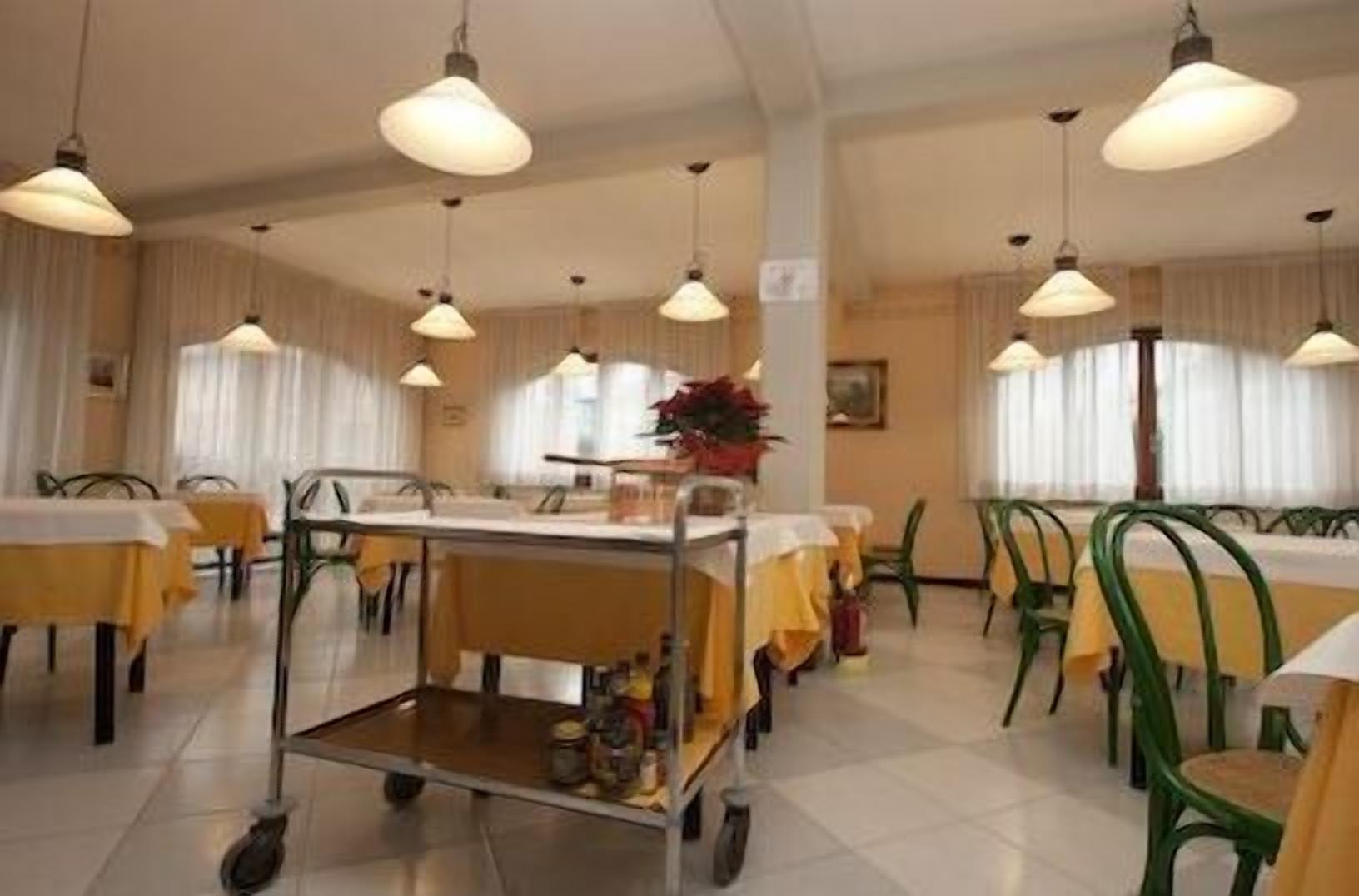 breakfast, lunch, dinner served; international cuisine