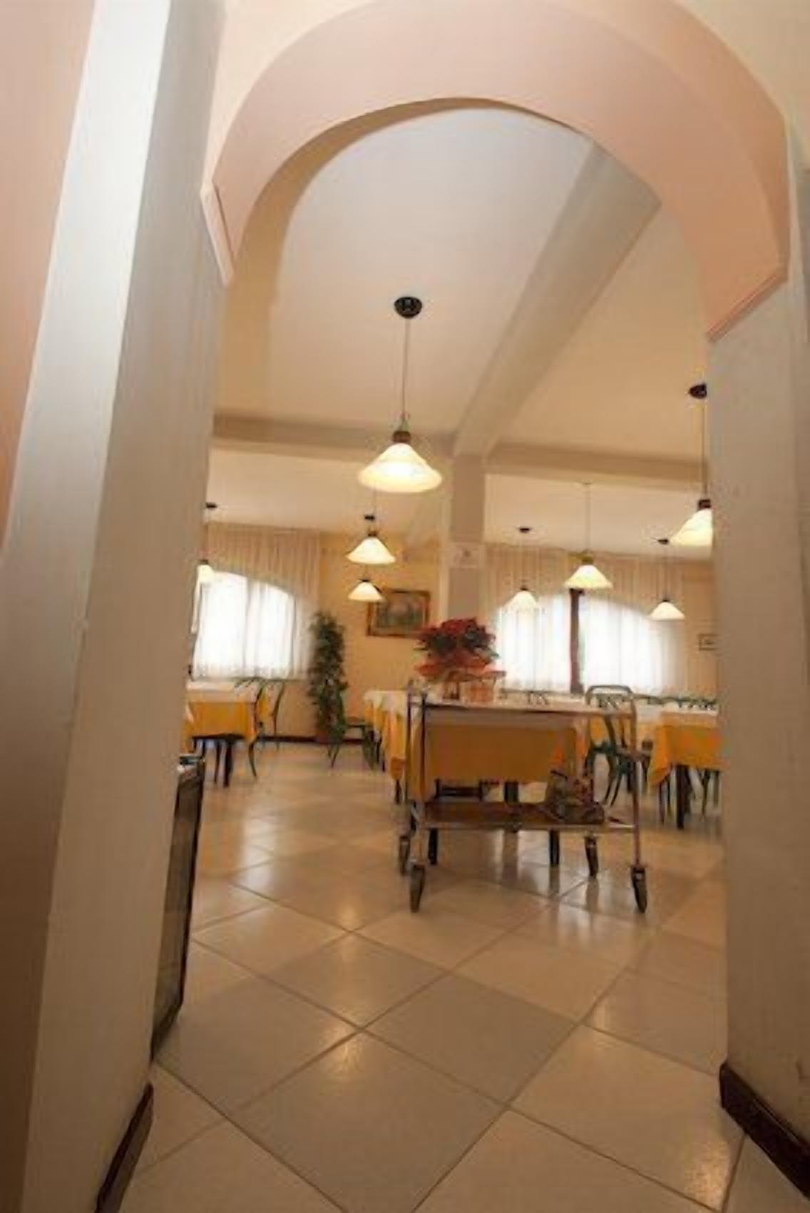 breakfast, lunch, dinner served; international cuisine