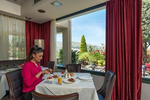Breakfast area - Ai Yannis Suites and Apartments Hotel (Chios)