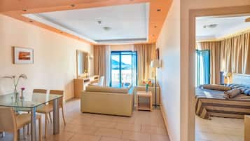 Family Suite | In-room safe, desk, soundproofing, free cribs/infant beds
