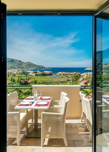 Ai Yannis Suites and Apartments Hotel