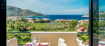 Ai Yannis Suites and Apartments Hotel