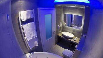 Luxe tweepersoonskamer, uitzicht op zee | Bubbelbad