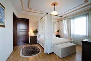 1 bedroom, Egyptian cotton sheets, premium bedding, pillowtop beds