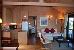 Noah''s Ark | Living room | TV, DVD player - Lake Views (Sedgefield)