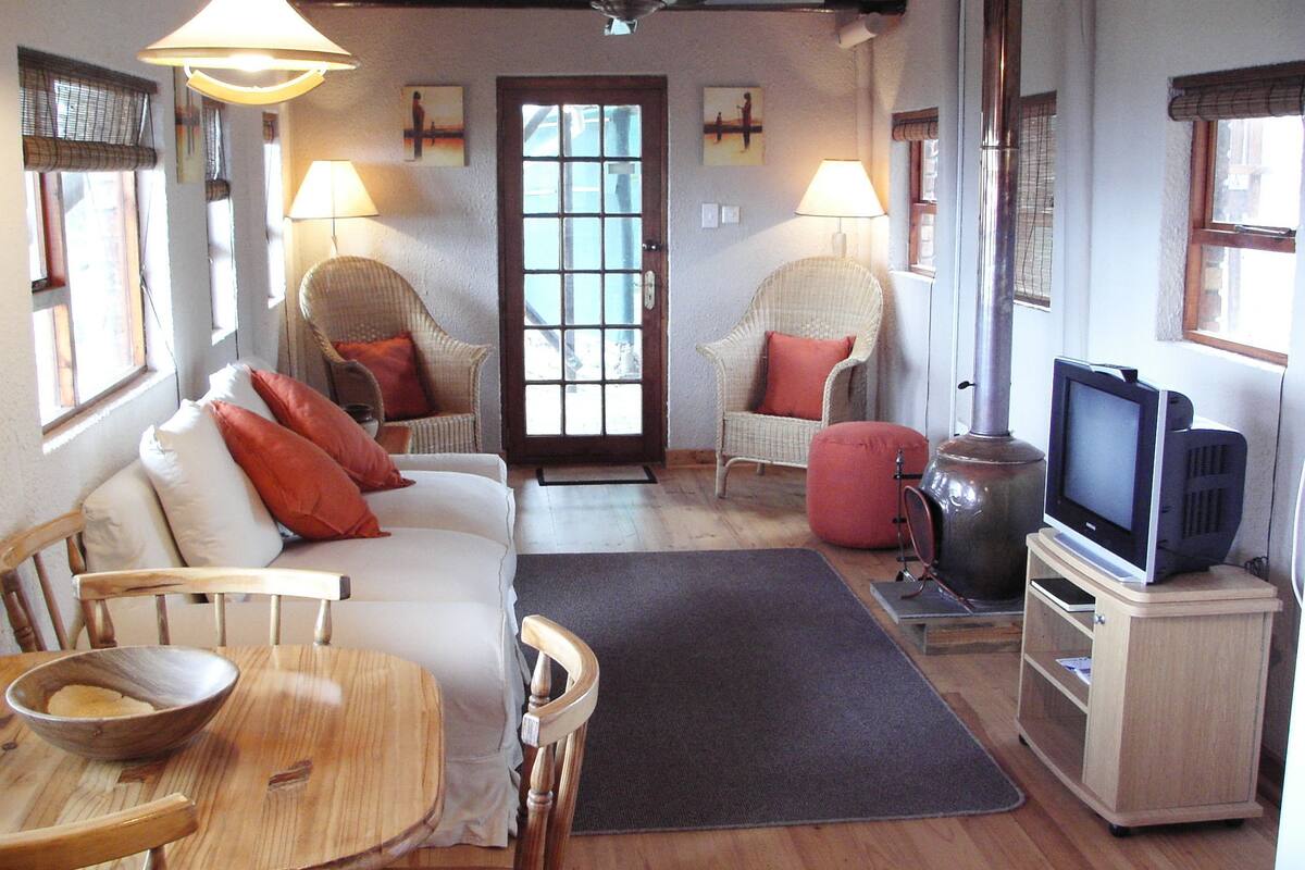 Cottage, Lake View | Living room | TV, DVD player