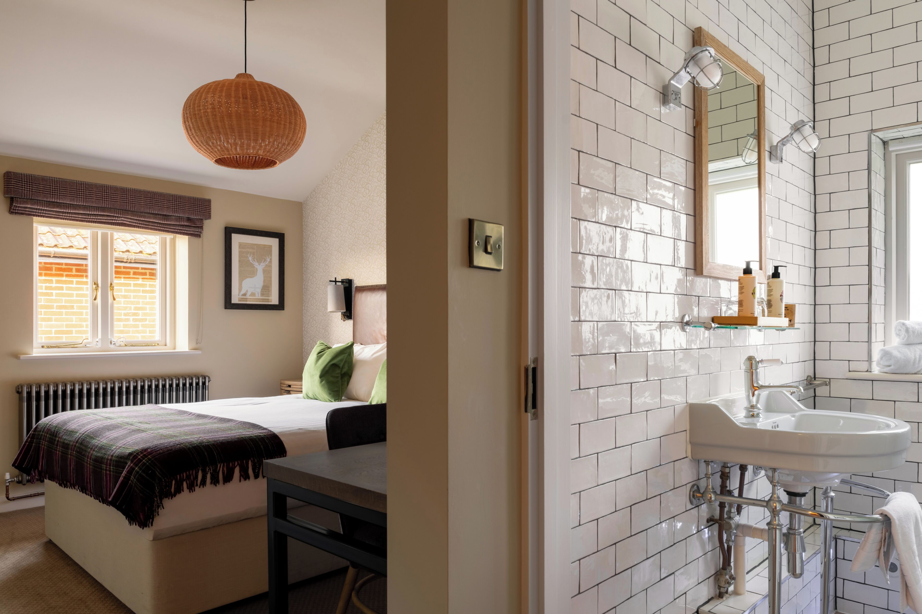 Comfy King Room | Bathroom | Shower, free toiletries, hair dryer, towels