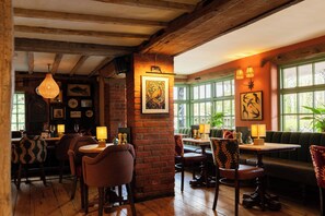 Breakfast, lunch, dinner served; British cuisine 