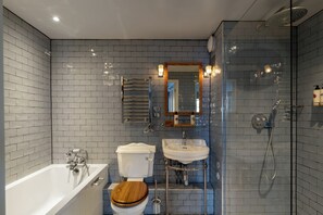 Bathroom - The White Hart (Stockbridge)