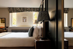 精品双人房, 1 张特大床 | 高档床上用品、办公桌、熨斗/熨板、免费婴儿床