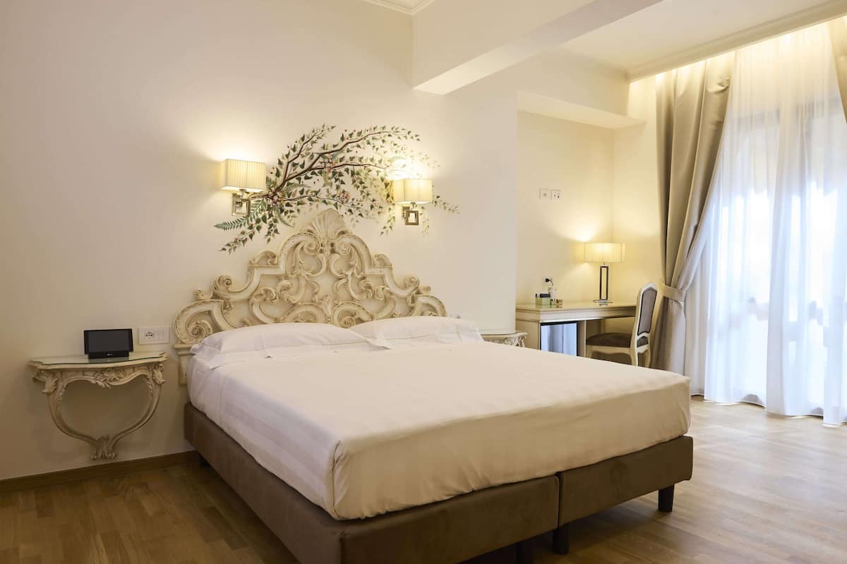 Habitación doble superior | 1 habitación, ropa de cama de alta calidad y minibar