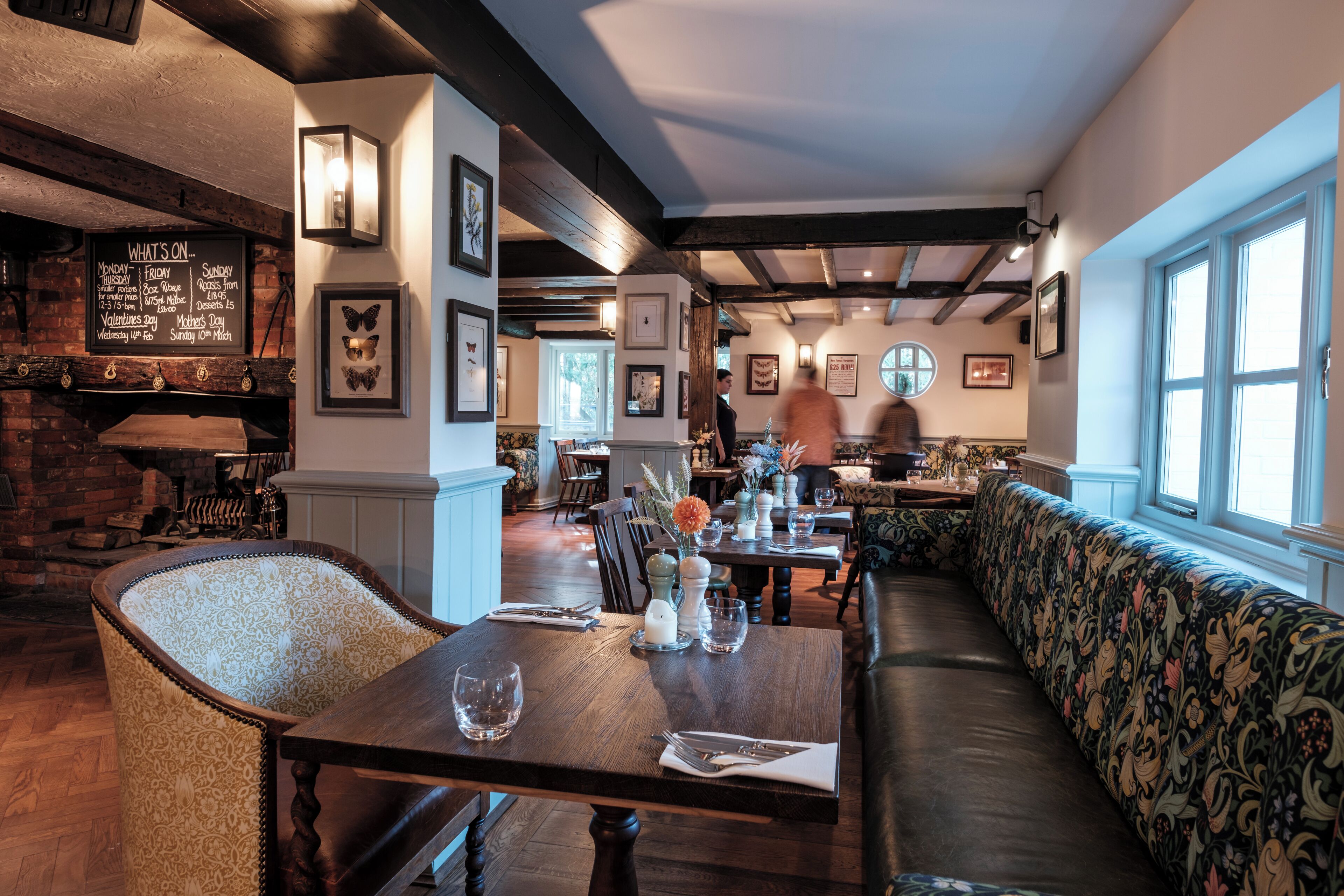 breakfast, lunch, dinner served; international cuisine