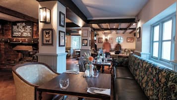 Breakfast, lunch, dinner served; international cuisine