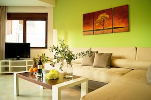 Living area - Esthisis Suites Chania (Platanias)